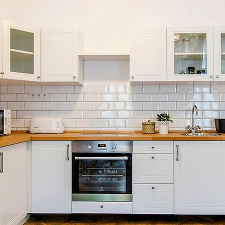 Cozy 2 Bedroom Apartment In Terez Boulevard. Budapest Bagian luar foto