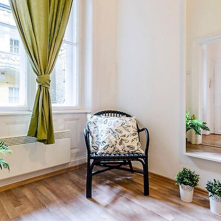 Cozy 2 Bedroom Apartment In Terez Boulevard. Budapest Bagian luar foto