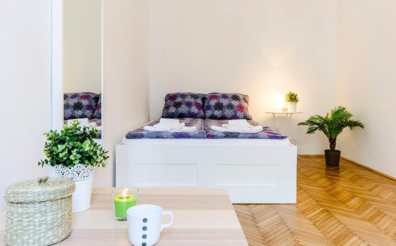 Cozy 2 Bedroom Apartment In Terez Boulevard. Budapest Bagian luar foto
