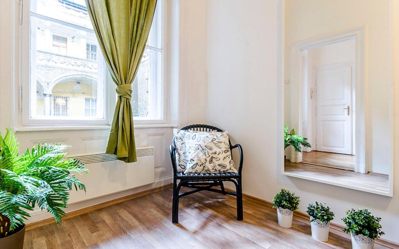Cozy 2 Bedroom Apartment In Terez Boulevard. Budapest Bagian luar foto