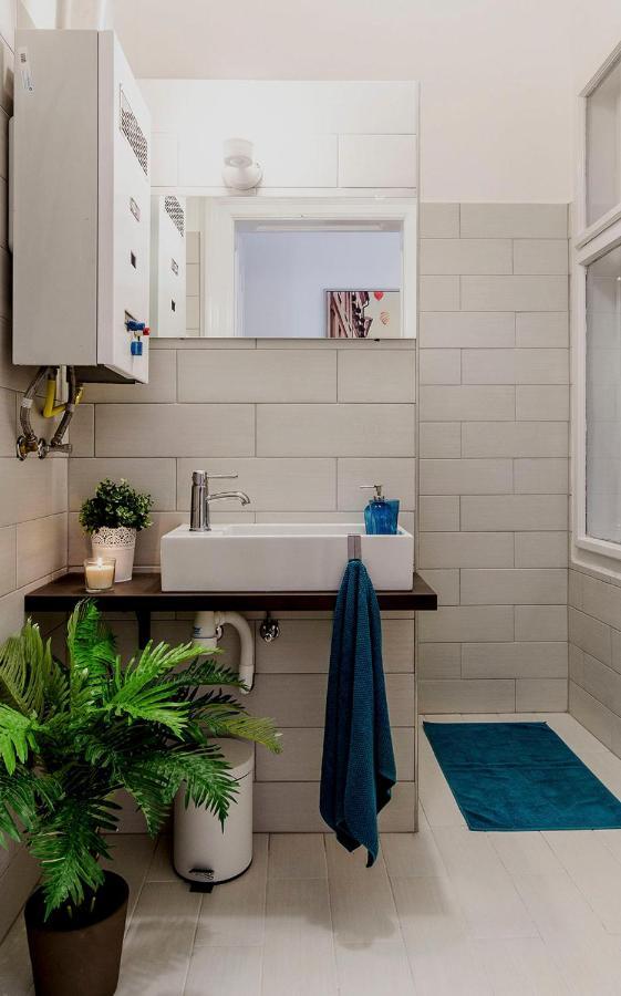 Cozy 2 Bedroom Apartment In Terez Boulevard. Budapest Bagian luar foto